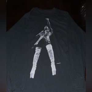 Ariana Grande (fake smile) sweetener world tour shirt